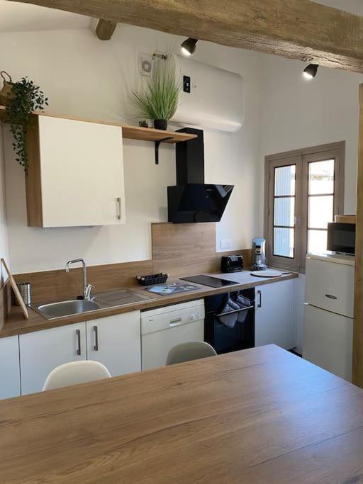 Le Petit Loft Des Halles Безье Экстерьер фото